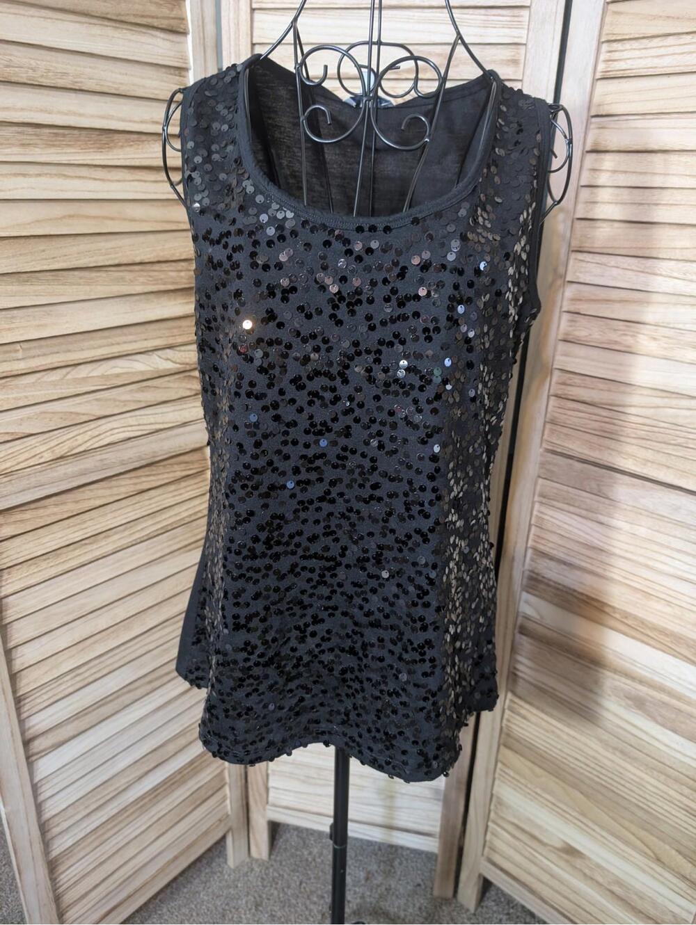 BANDOLINO Medium Black Sequined Front Sleeveless Shirt Top